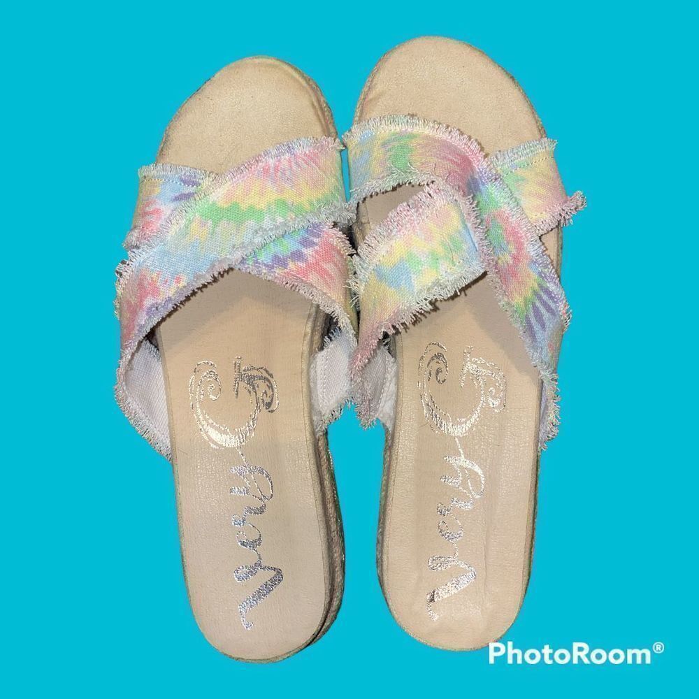 NWOT VERY G Tie Dye Distressed Canvas Sandals